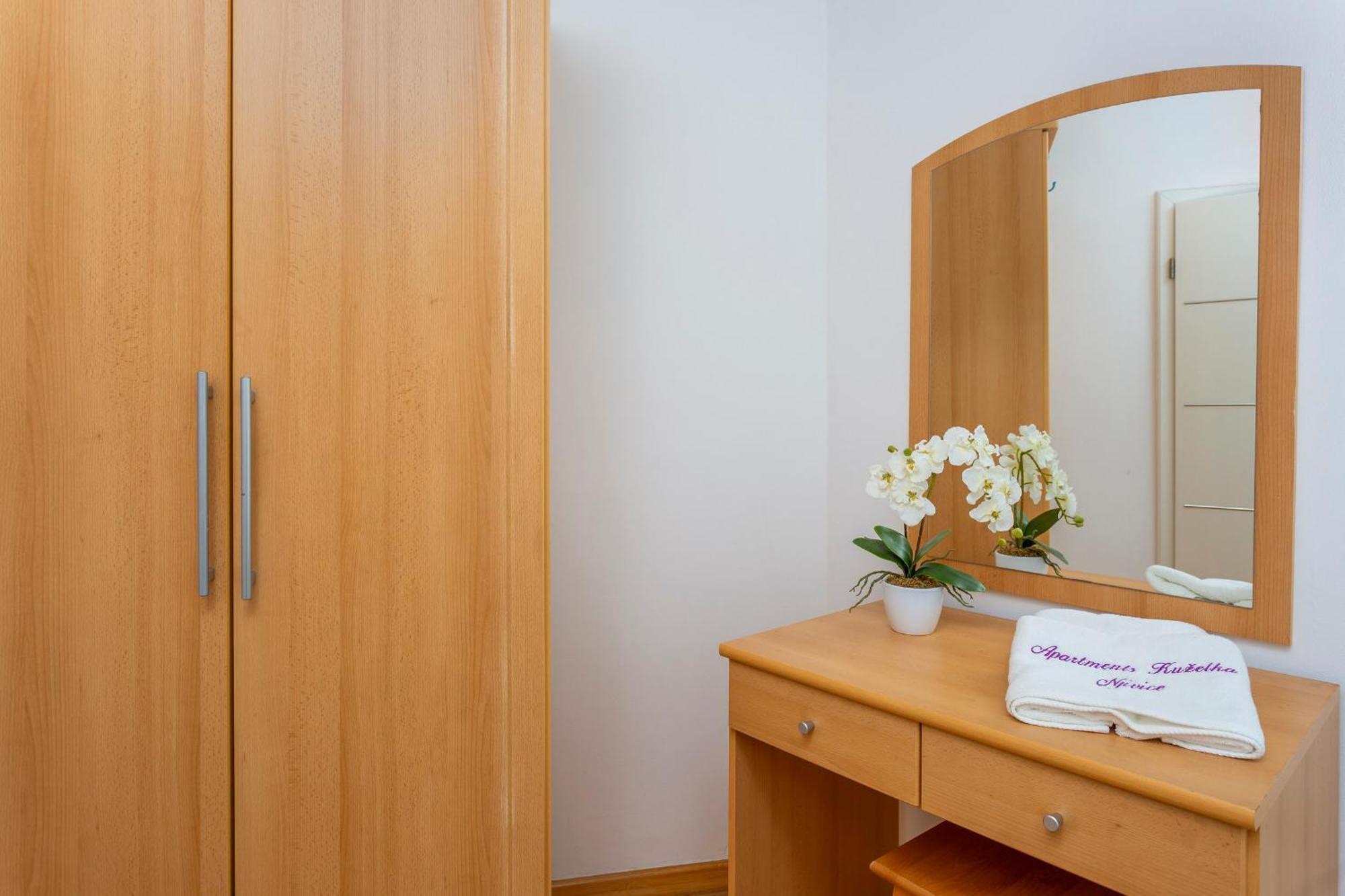 Apartments By The Sea Njivice, Krk - 5296 Chambre photo